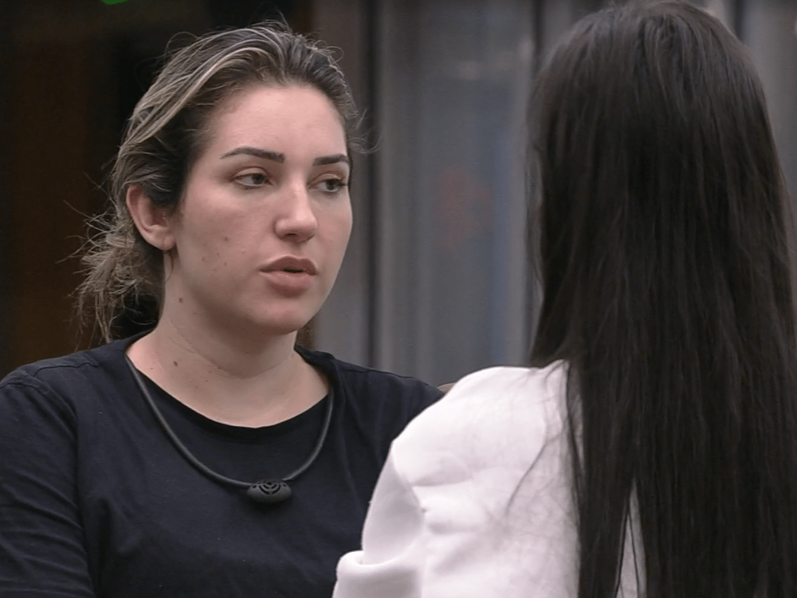 Amanda critica posicionamento de Fred, Larissa e Bruna: 'Nos expõe'