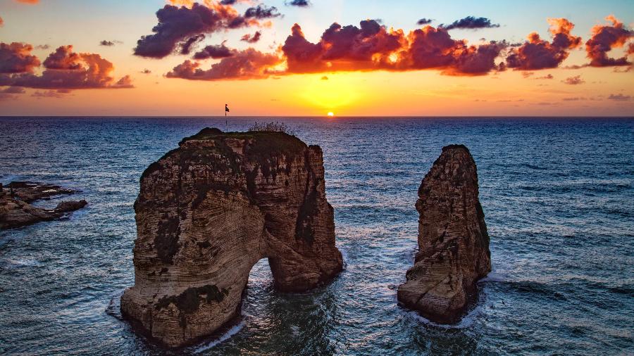 Raouche Rocks, em Beirute, no Líbano