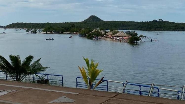 Visão de outro ponto da Ilha do Amor em época de cheia