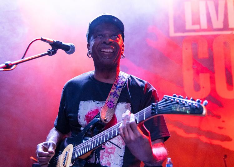 Vernon Reid, guitarrista do Living Colour, durante show em Detroit em 2023