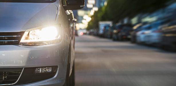Farol vermelho? Novo estudo recomenda luz de freio na dianteira dos carros