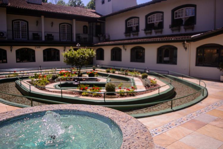 A piscina de pedras do Kurotel, em Gramado A piscina de pedras do Kurotel, em Gramado