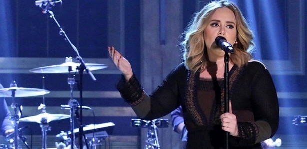 Adele se nega a colocar o novo álbum nas plataformas de streaming: "Eu não uso streaming. Eu faço download ou compro uma cópia física" - Reprodução/Facebook
