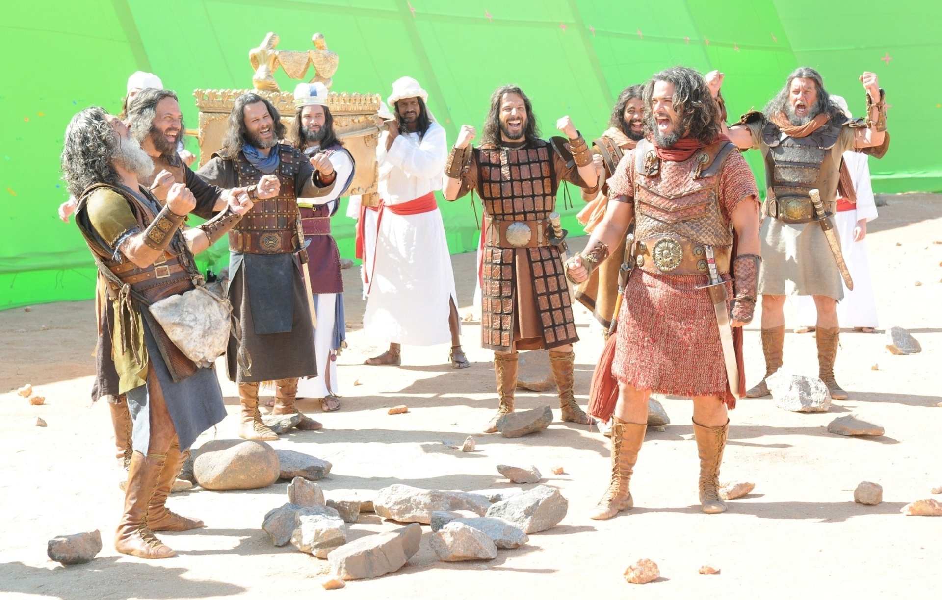 Liderados por Josué (Sidney Sampaio), hebreus atravessam o rio Jordão em cena de "A Terra Prometida" - Munir Chatack/Record