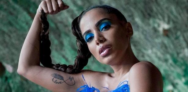 CheckMate Anitta + C&A  Sabe quem tá chegando com um novo clipe, uma nova  música, um novo look #CeA? @Anitta, que #VemAí em mais uma parceria do  projeto #CheckMate com a #