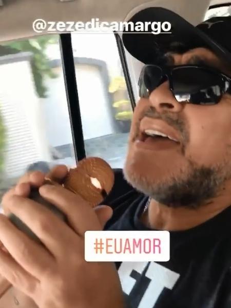 Maradona canta "É o Amor" - Reprodução/Instagram - Reprodução/Instagram