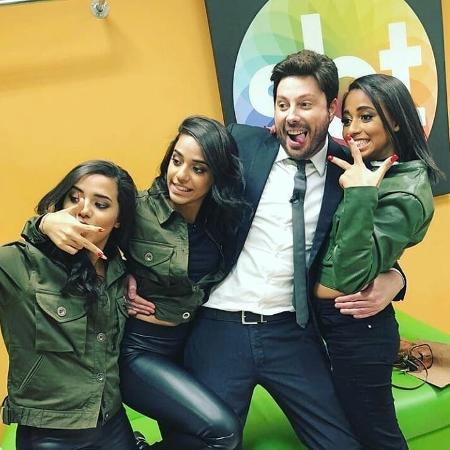 Danilo Gentili posa com MC Loma e as Gêmeas Lacração - Reprodução/Instagram - Reprodução/Instagram