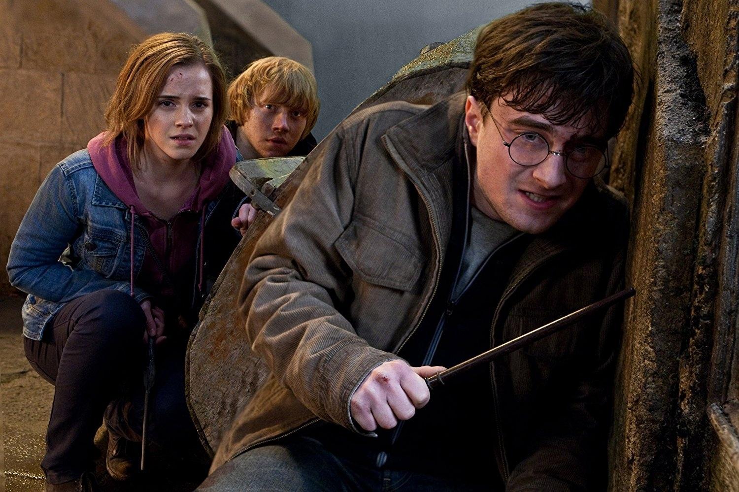 Rupert Grint, Daniel Radcliffe e Emma Watson em cena de "Harry Potter e as Relíquias da Morte: Parte 2" (2011) - Divulgação