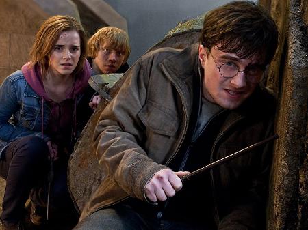 Emma Watson, Rupert Grint e Daniel Radcliffe em cena de "Harry Potter e as Relíquias da Morte: Parte 2" (2011) - Divulgação