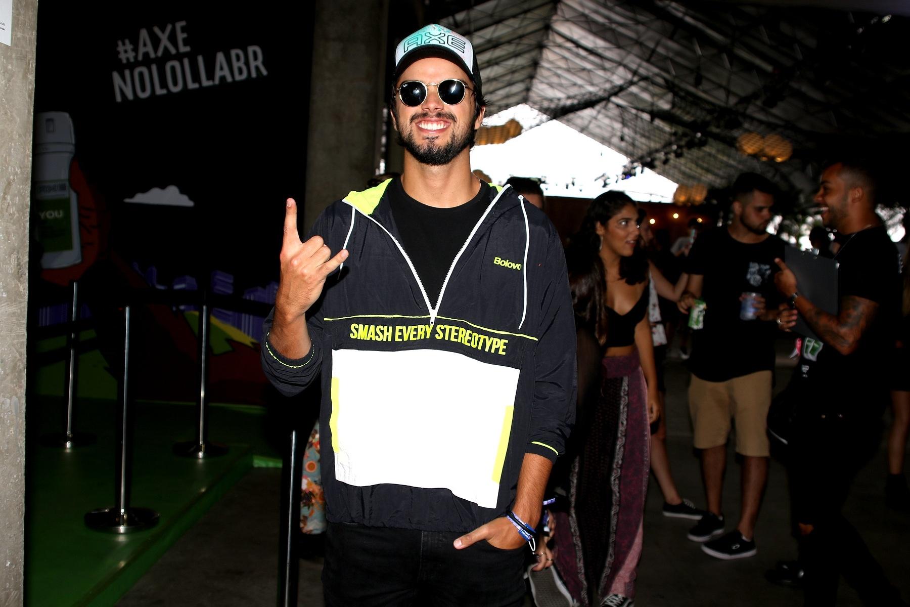 Alguns famosos compareceram ao primeiro dia do festival de música, LollaPalooza, em São Paulo - Thiago Duran/AgNews