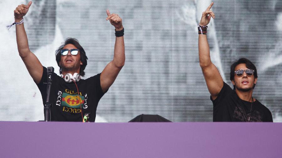 DJs Paulo Velloso e Thiago Mansur do JetLag colocam o públicar para dançar - Ricardo Matsukawa/UOL