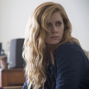 Amy Adams em cena de "Sharp Objects", da HBO - Divulgação