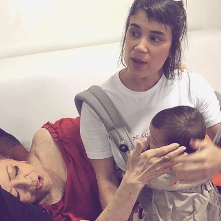Beth Carvalho com a filha Luana e a neta Mia - Reprodução/Instagram