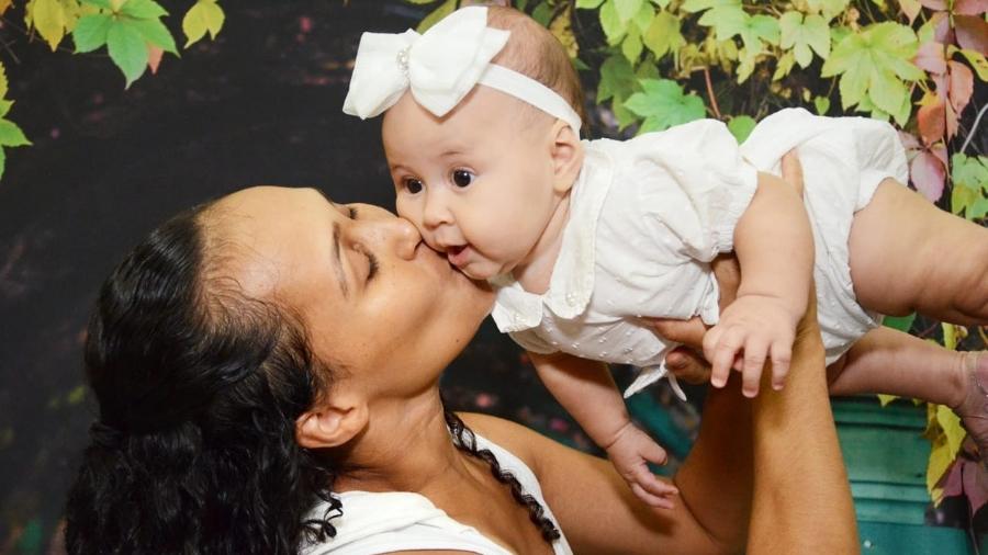 Detenta ganha ensaio fotográfico com sua filha neném  - Luana Andrioli e Carla Nogueira