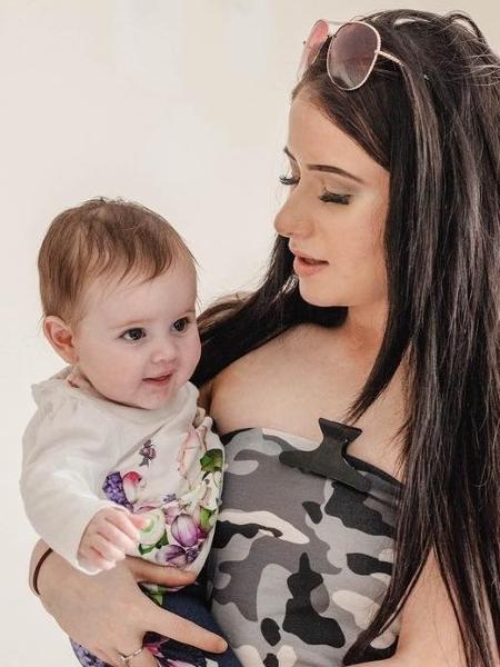 Beth com a filha Maizie, de 7 meses - Reprodução/Facebook