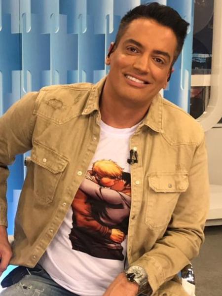 Leo Dias com camiseta estampando beijo gay em HD dos Vingadores - Reprodução/Instagram/leodias - Reprodução/Instagram/leodias