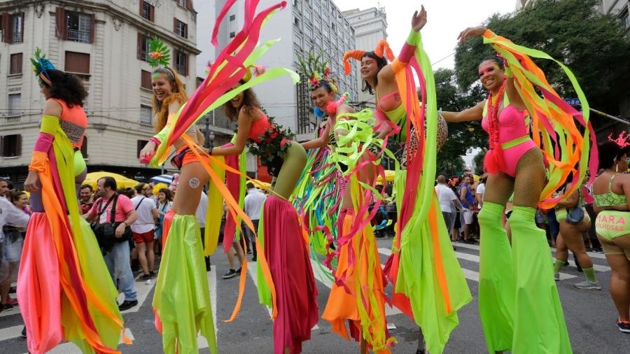 22.fev.2020 - Bloco Tarado Ni Você dá cor para o Carnaval de São Paulo no centro - Nelson Antoine/UOL