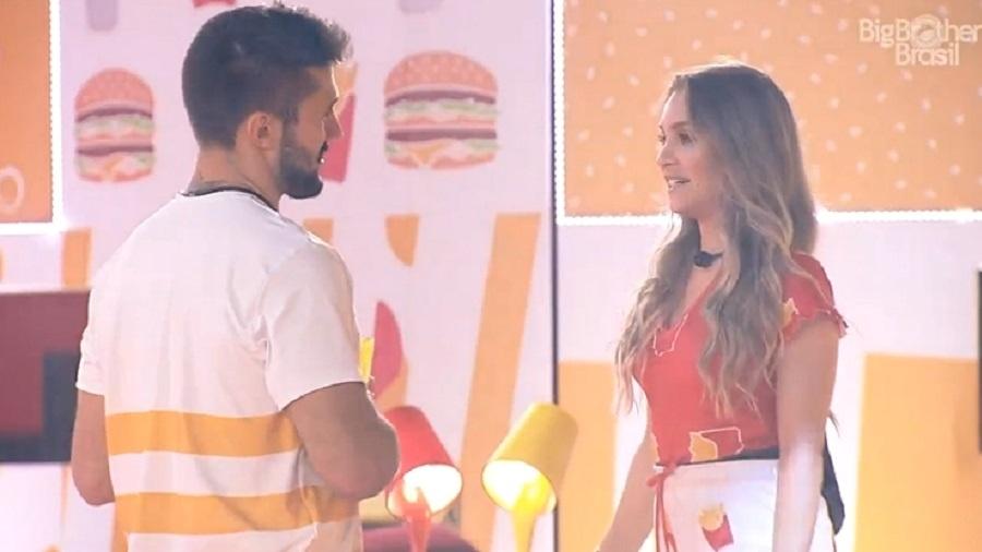 BBB 21: Carla Diaz vê Arthur recusar convite para dormir junto - Reprodução/Globoplay