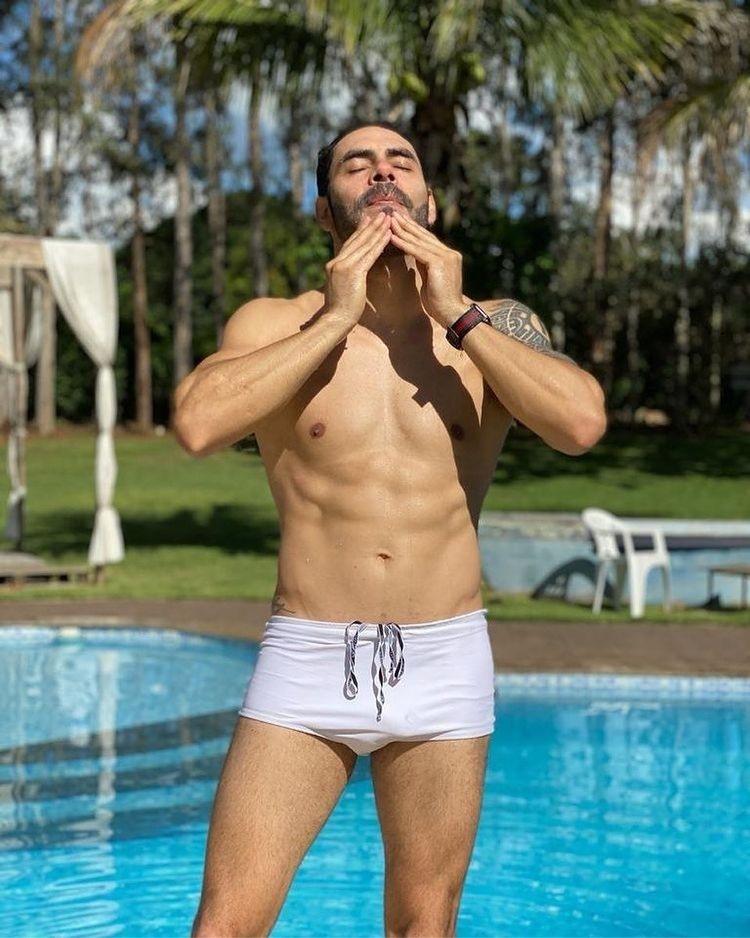 Piscina da mansão do sertanejo Rodolffo, do "BBB 21", em Goiânia - Reprodução / Instagram