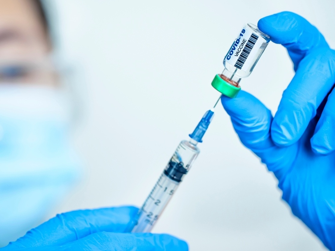 Eu me vacinei contra Covid-19': adesivo quer estimular imunização
