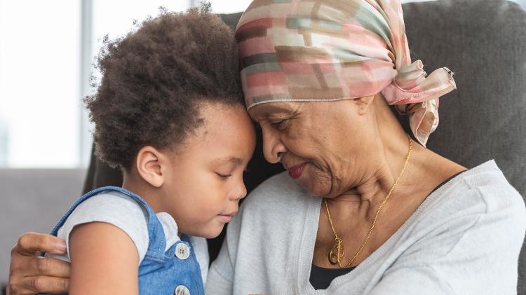 avó e neta - iStock - iStock
