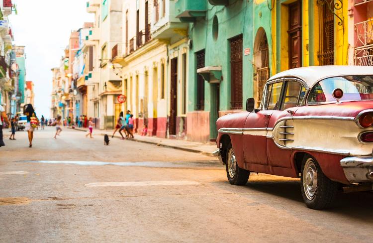 Carro antigo em rua de Centro Habana - spooh/Getty Images - spooh/Getty Images