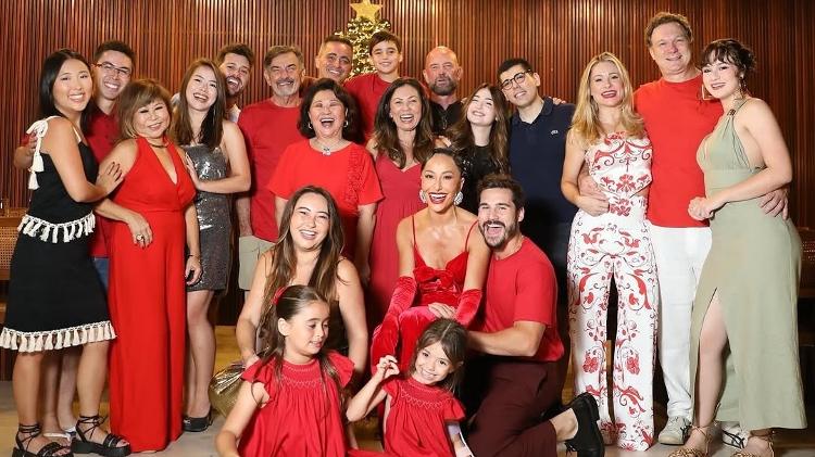 Sabrina Sato mostra Natal em família