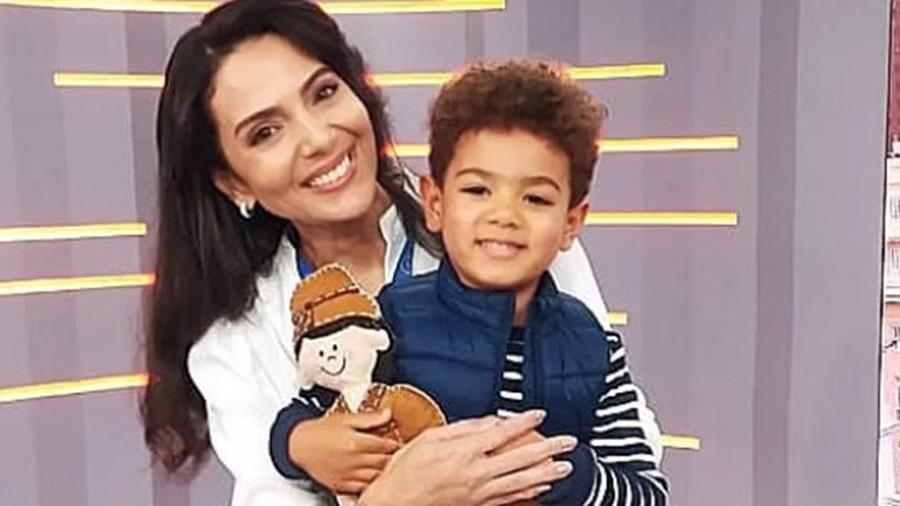 Mara Pinheiro e o filho Hércules - Divulgação
