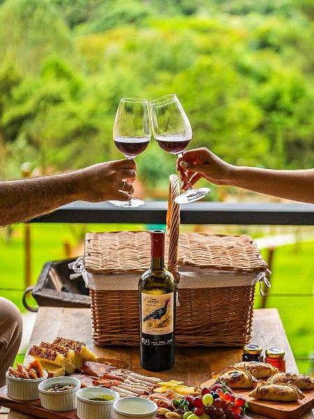 Vinícola Essenza: um dos passeios regados a vinho na região de Campos do Jordão Vinícola Essenza: um dos passeios regados a vinho na região de Campos do Jordão