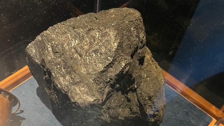 Fragmento de carvão retirado dos destroços do Titanic Fragmento de carvão retirado dos destroços do Titanic