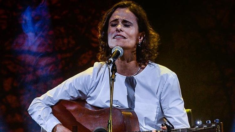 17.jul.2015 - Zélia Duncan apresenta o show "O Lado Bom da Vida" no palco do Teatro J. Safra, em Campos Elíseos, centro de São Paulo, nesta sexta-feira - Francisco Cepeda/AgNews - Francisco Cepeda/AgNews