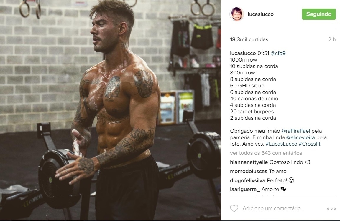 24.mai.2016 - Na madrugada desta terça-feira, Lucas Lucco mostrou que continua em forma ao posar sem camisa em uma academia praticando CrossFit - Reprodução /Instagram /lucaslucco