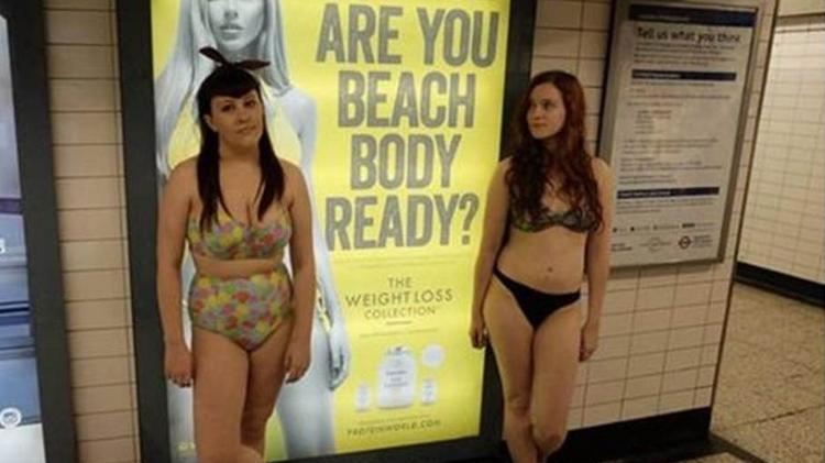 Blogueiras fizeram campanha contra anúncio; na imagem, o texto diz: "Como ter um corpo pronto para a praia: leve seu corpo à praia" - Jack Taylor/BBC - Jack Taylor/BBC