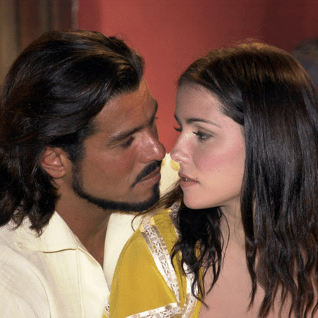 Deborah Secco e Maurício Mattar formavam o casal principal da novela "A Padroeira", 2001 - Divulgação/Tv Globo/Cristiana Isidoro