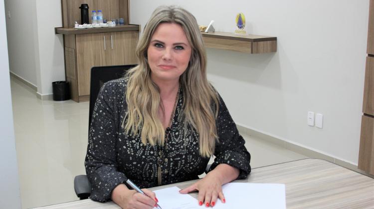 Maria Cândida assina contrato com a TV Aparecida - Divulgação - Divulgação