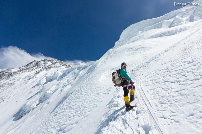 Expedição brasileira comandada por Karina Oliani durante escalada no Everest - Divulgação / Pitaya Filmes