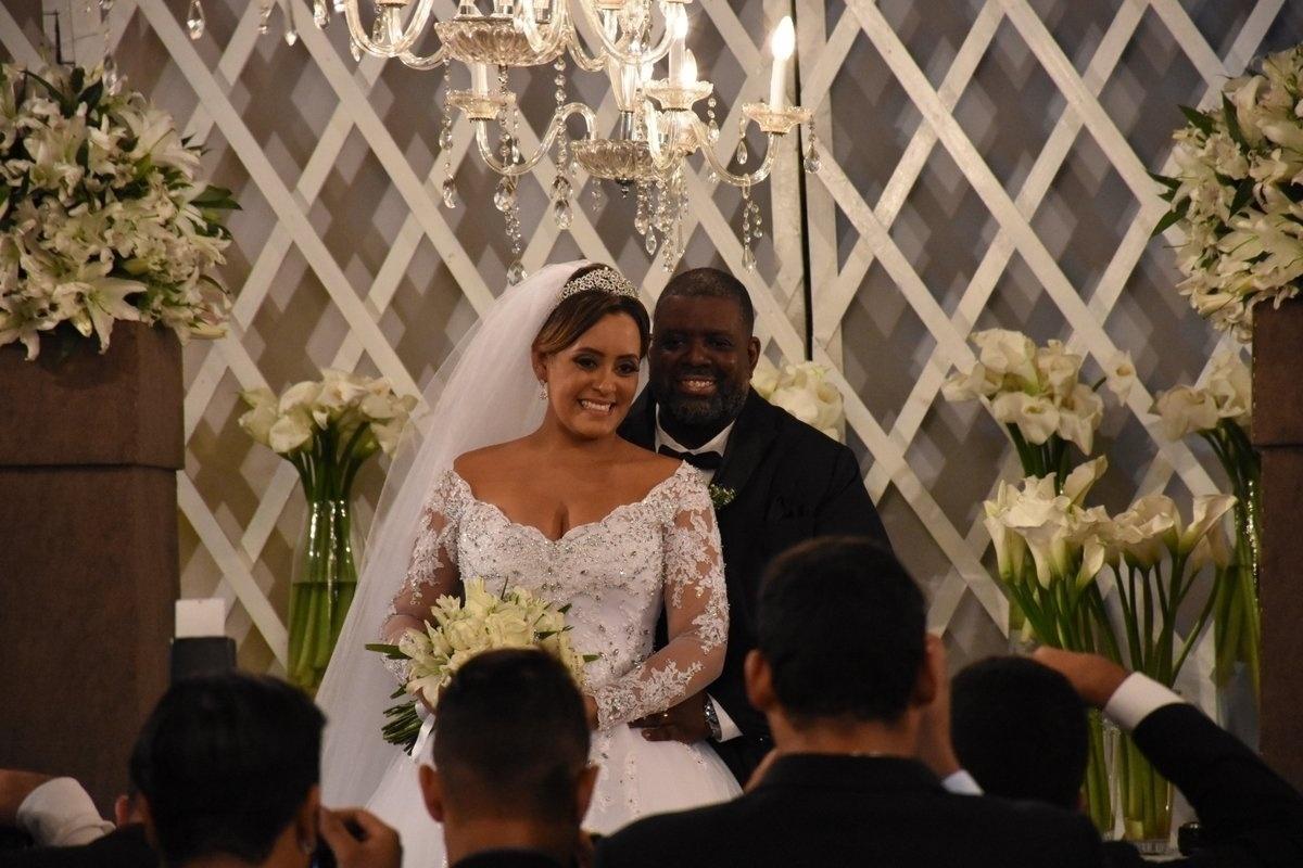 Péricles e a pedagoga Lidiane Santos se casam no Recife - AgNews