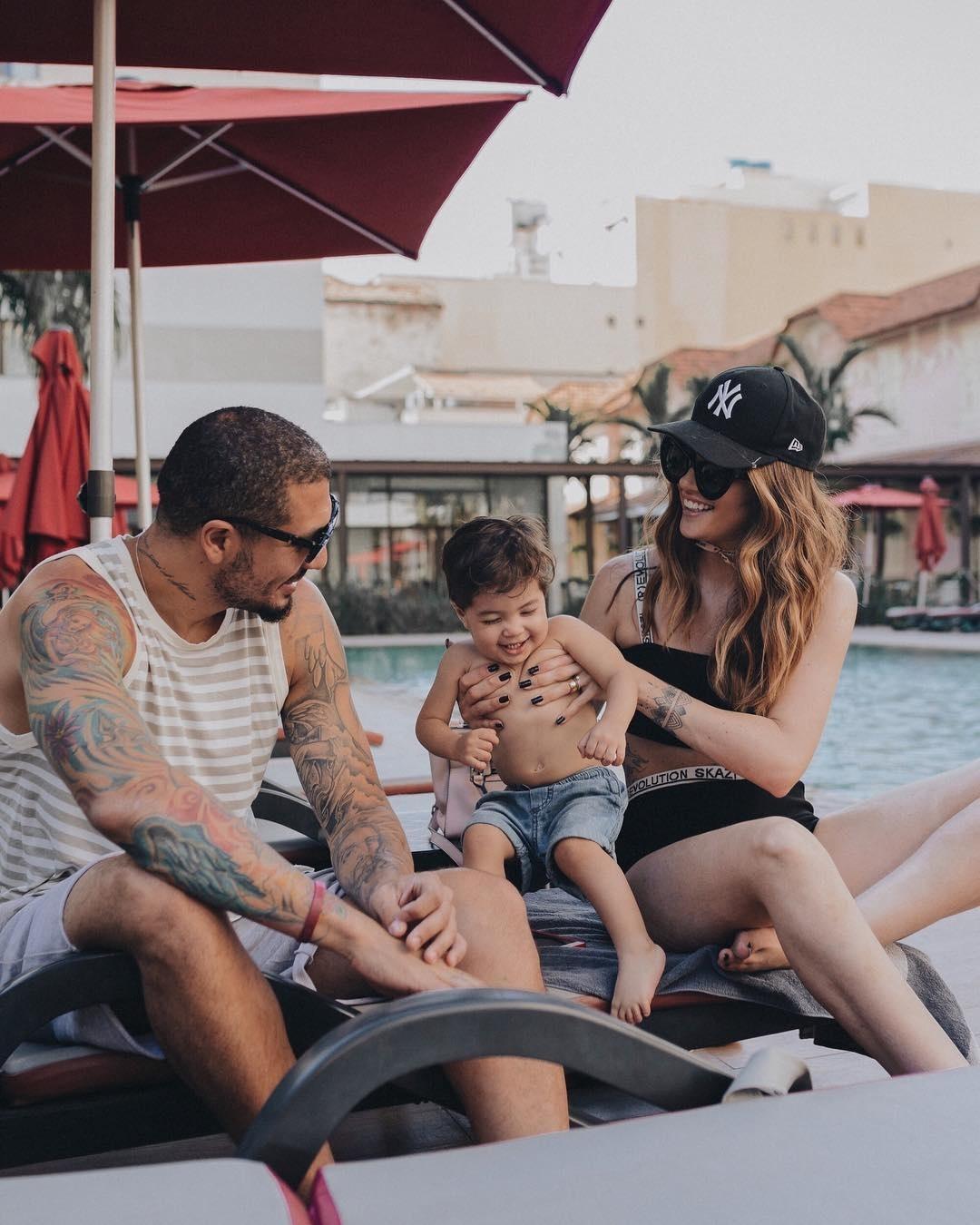 Em setembro, Aline publicou no Instagram uma foto com Fernando e Lucca e escreveu: "Meu lugar.. minha família" - Reprodução/Instagram