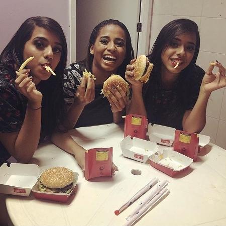 Em São Paulo, as amigas comeram no McDonald's e gravaram um clipe com o selo Kondzilla - Reprodução/Instagram - Reprodução/Instagram