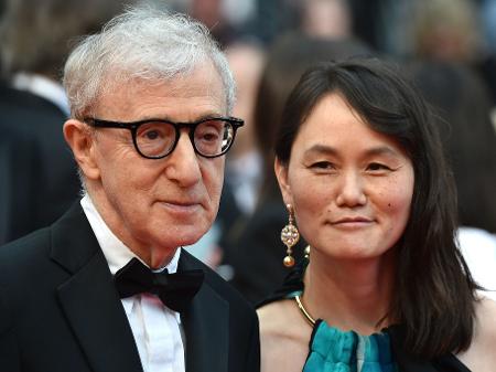 11.mai.2016 - Diretor de cinema Woody Allen e sua esposa Soon-Yi Previn - ALBERTO PIZZOLI/AFP