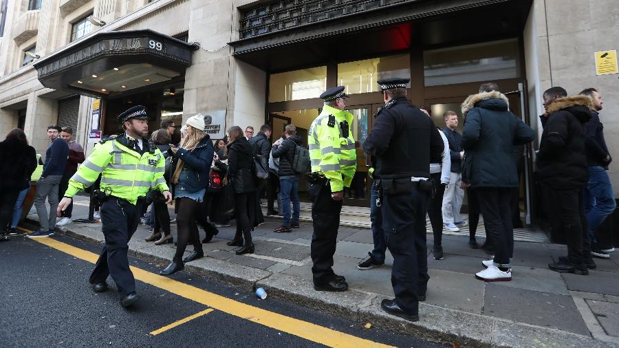 A Polícia Metropolitana de Londres disse que eles foram chamados para o incidente na Derry Street - Daniel Leal-Olivas/AFP