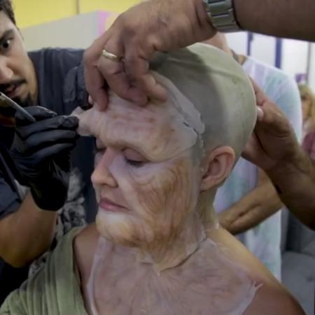 Juliana Paiva passa por processo de envelhecimento nos bastidores de "O Tempo Não Para" - Reprodução/GShow - Reprodução/GShow