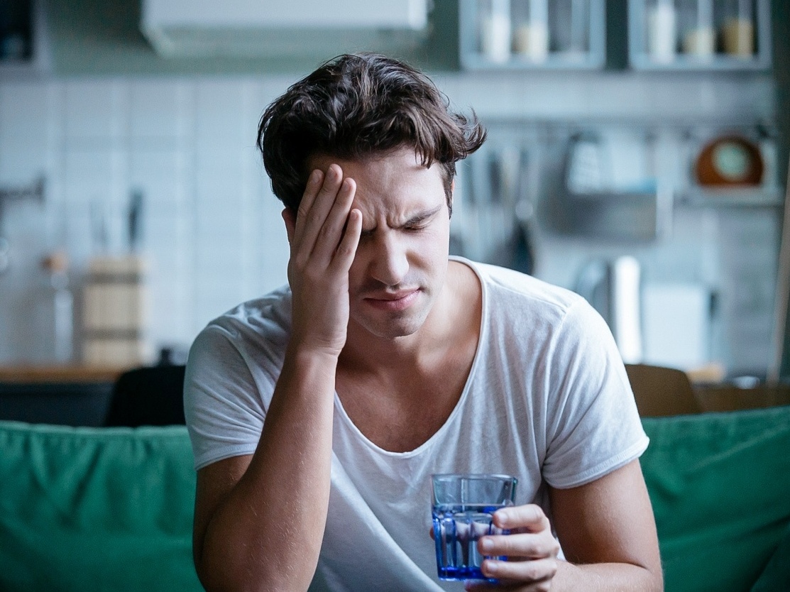Dor de cabeça constante: possíveis causas e tratamentos