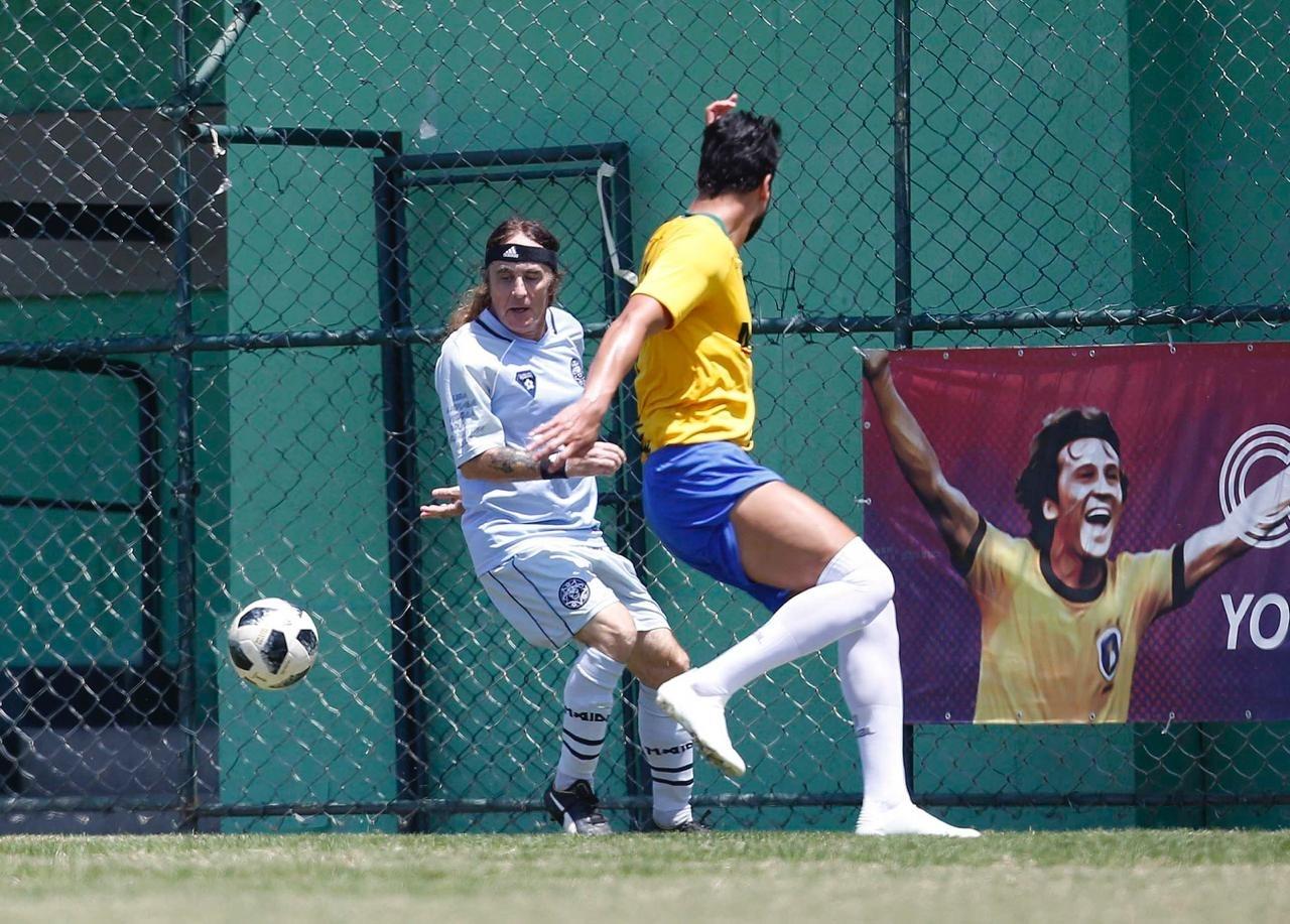 Steve Harris, do Iron Maiden, participa de jogo de futebol com ex-jogadores - Divulgação/Move Concerts