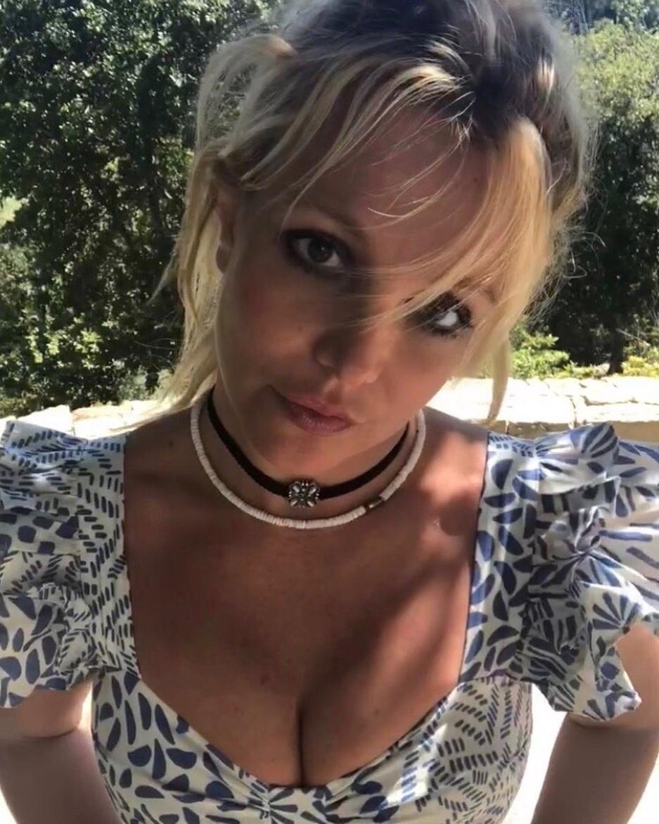 Britney Spears em selfie postada em maio de 2020