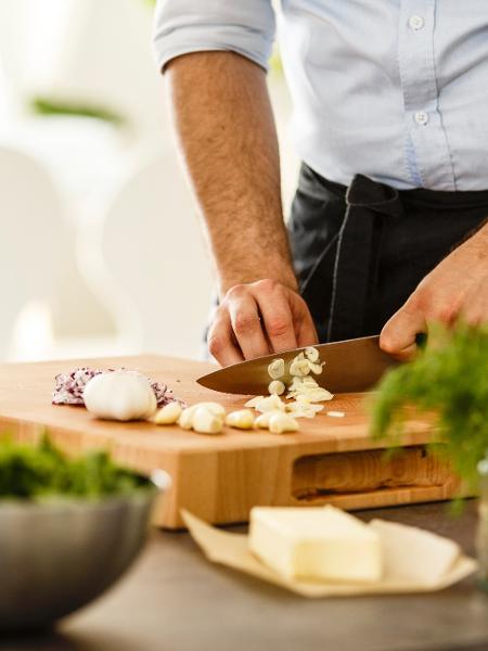 Cebola, alho e salsinha podem ser grandes aliados na hora de diminuir o sal na dieta - Getty Images - Getty Images