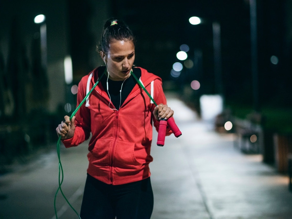 Melhor treinar de manhã ou à noite? Veja os benefícios de cada período