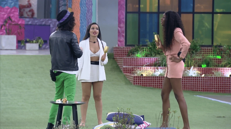 BBB 21: Finalistas comemoram com espumante - Reprodução/Globoplay - Reprodução/Globoplay