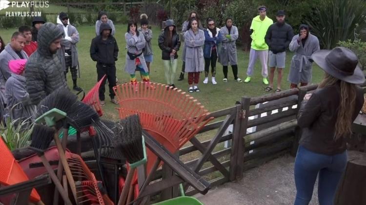 A Fazenda 2021: Erika Schneider distribui as tarefas da semana entre os peões - Reprodução/PlayPlus - Reprodução/PlayPlus