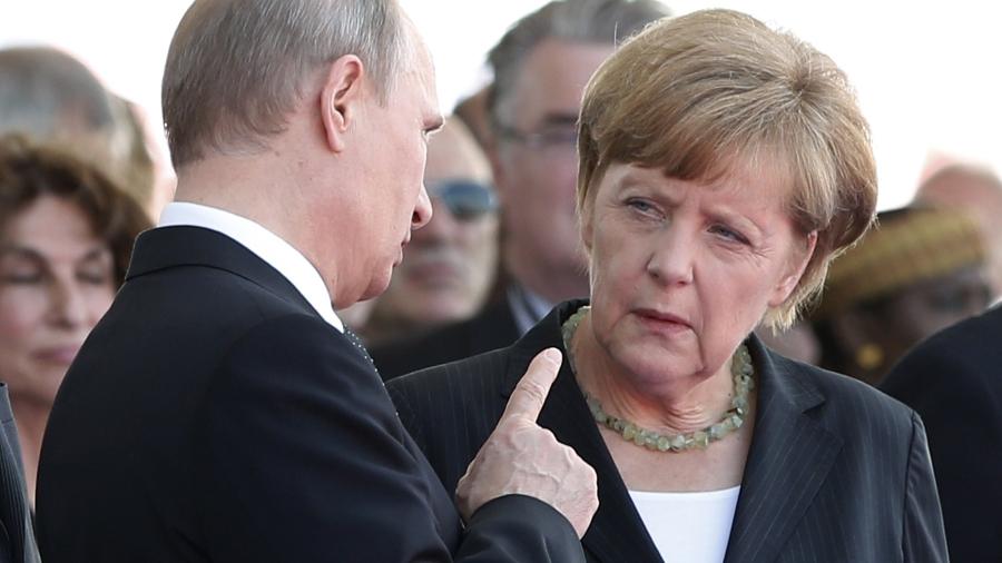Angela Merkel e Vladimir Putin em 2014 - KEVIN LAMARQUE/REUTERS